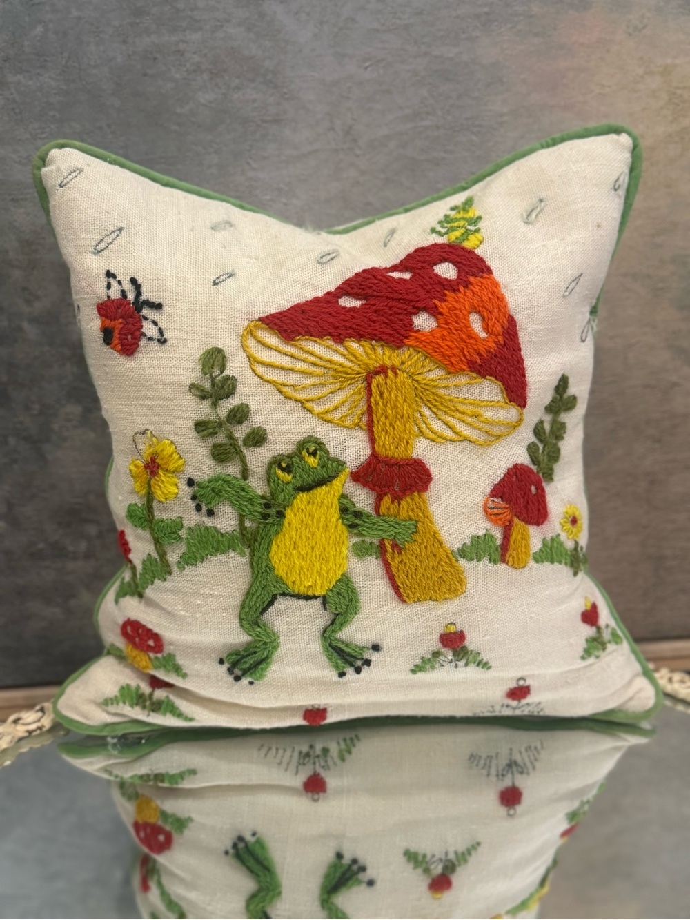 Bucilla Crewel Embroidery
Pillow Happy Frog Mushroom
Vintage 70s Wool